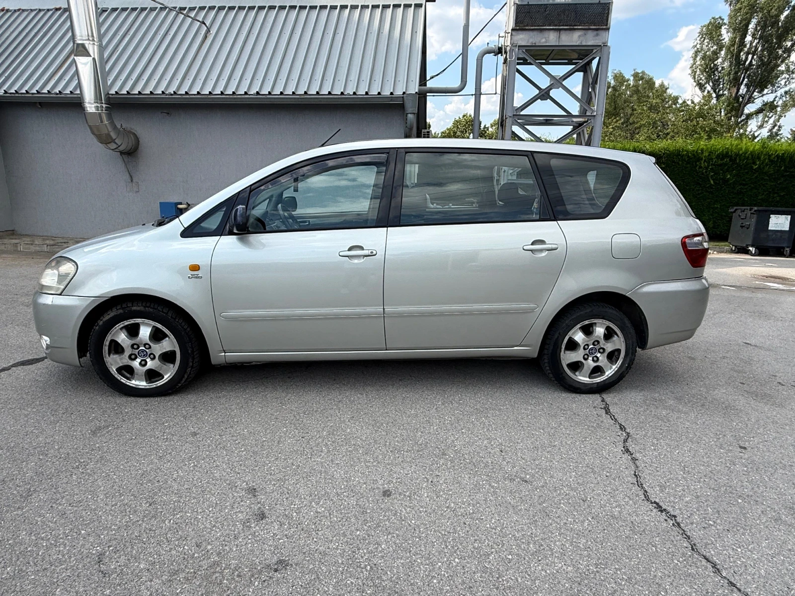Toyota Avensis verso 2.0 dizel, снимка 8 - Автомобили и джипове - 55608098