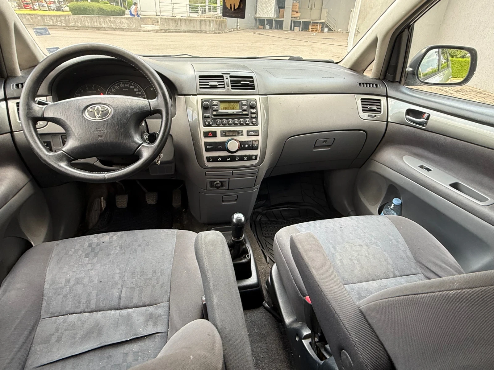 Toyota Avensis verso 2.0 dizel, снимка 12 - Автомобили и джипове - 55608098