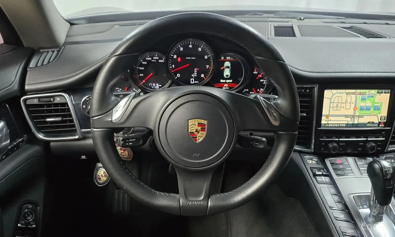 Porsche Panamera * 3.6 AWD * АВТОКРЕДИТ БЕЗ ПЪРВОНАЧАЛНА ВНОСКА* , снимка 12 - Автомобили и джипове - 56021696