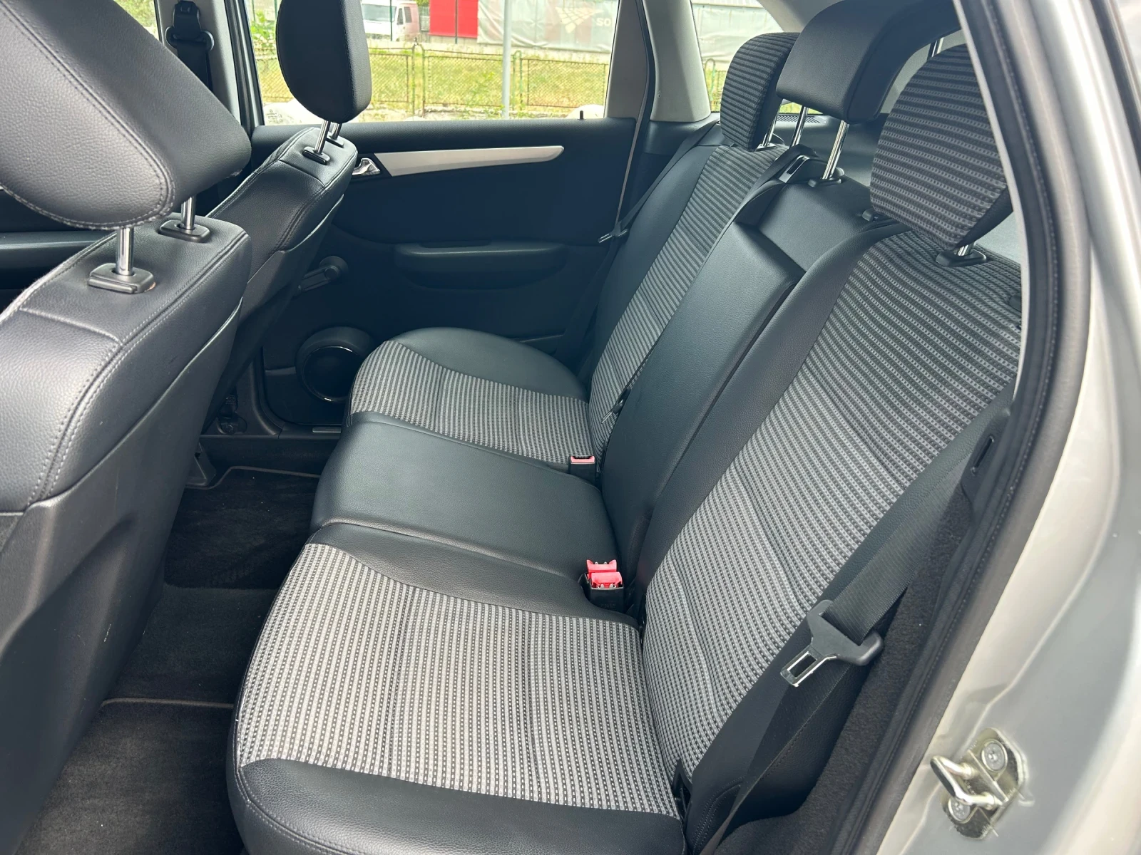 Mercedes-Benz B 180 2.0 CDI, снимка 5 - Автомобили и джипове - 56040210