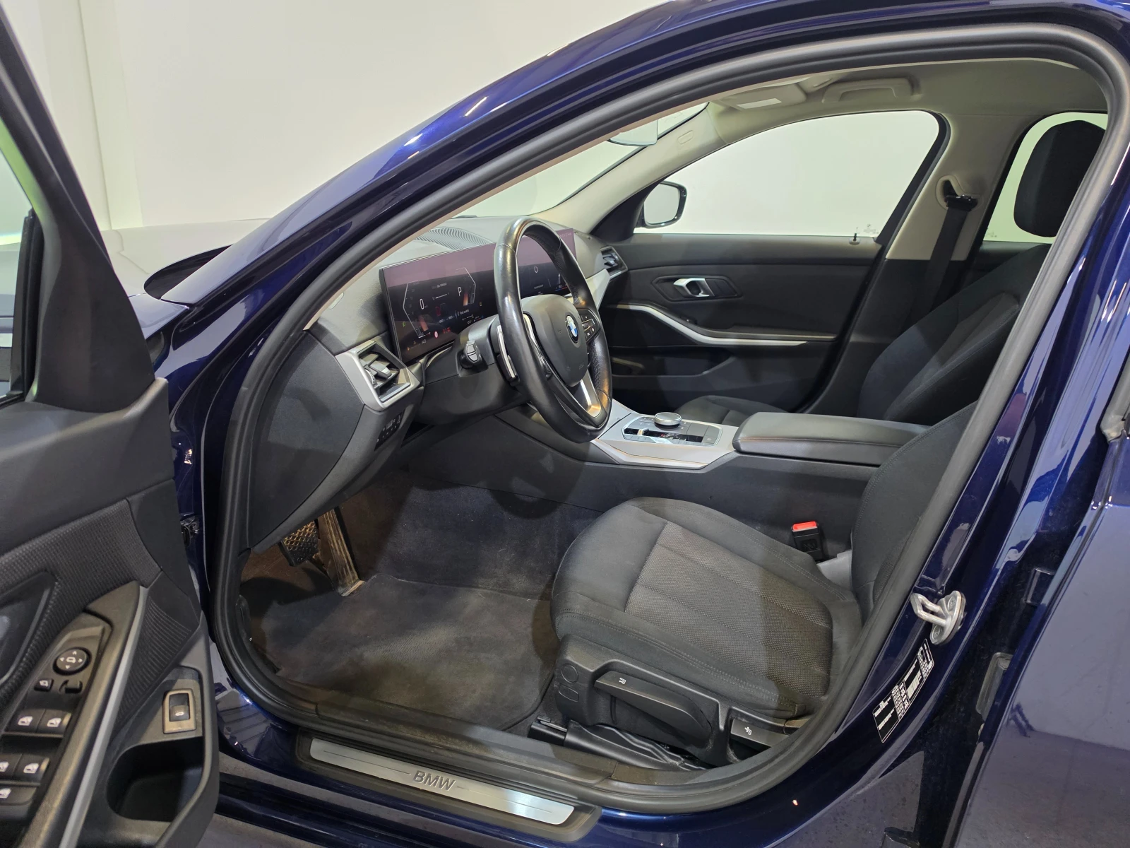 BMW 316 автоматик LED навигация, снимка 8 - Автомобили и джипове - 56070101