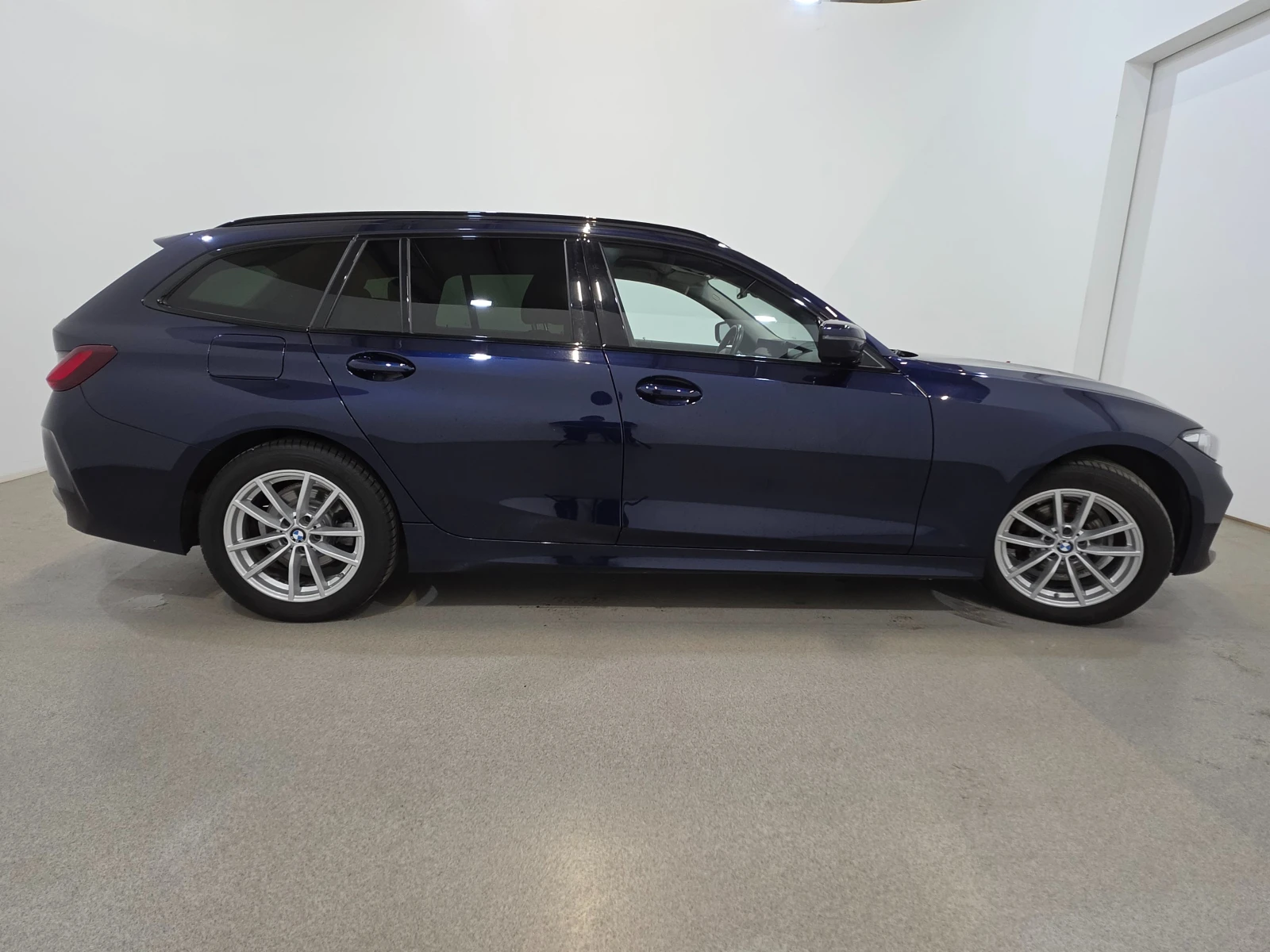 BMW 316 автоматик LED навигация, снимка 4 - Автомобили и джипове - 56070101