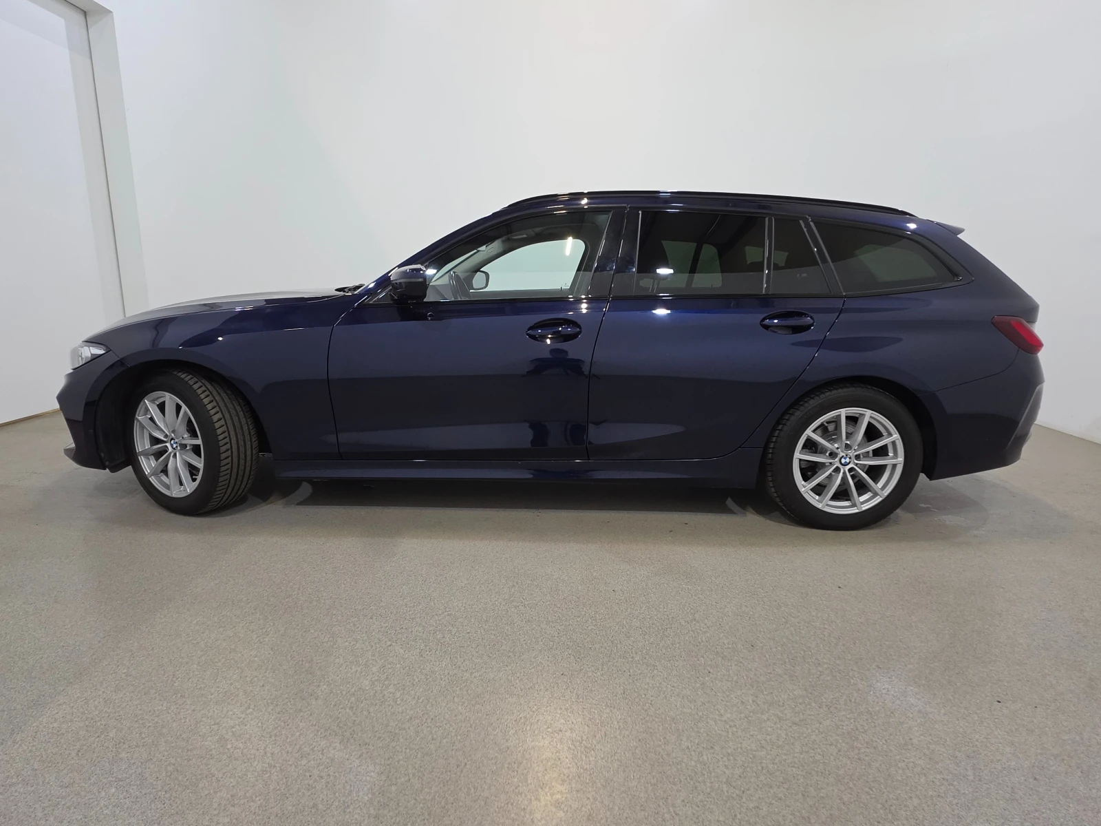 BMW 316 автоматик LED навигация, снимка 3 - Автомобили и джипове - 56070101