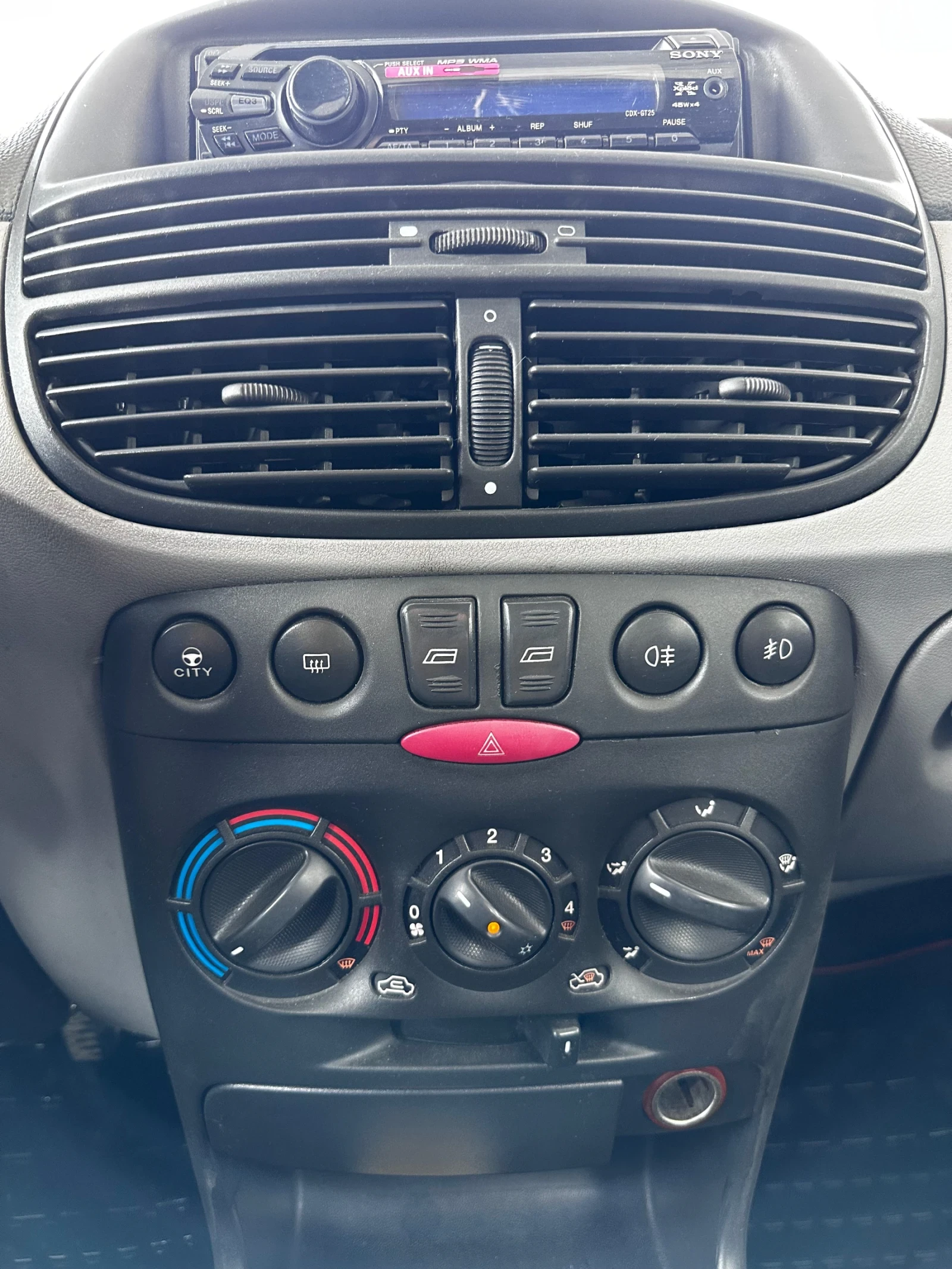 Fiat Punto 1.9TDI KLIMA, снимка 10 - Автомобили и джипове - 56222342