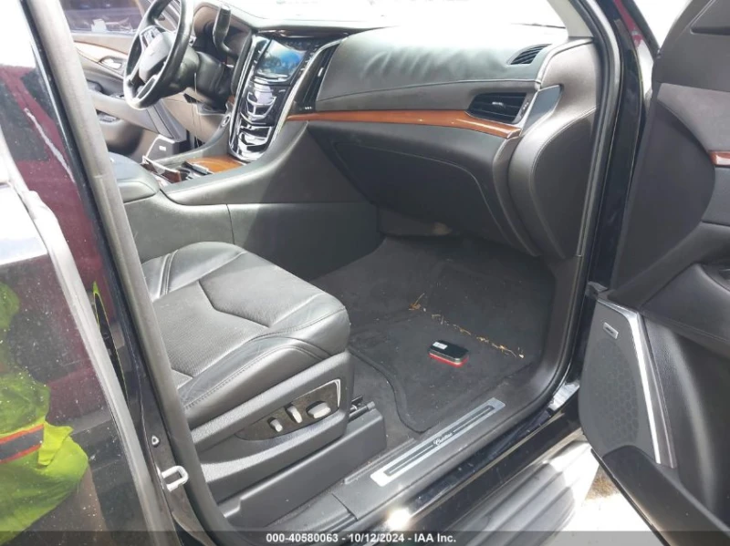 Cadillac Escalade ESV LUXURY, снимка 9 - Автомобили и джипове - 48435298