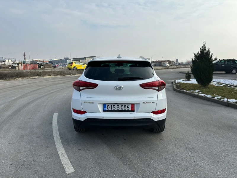 Hyundai Tucson Автомат, снимка 3 - Автомобили и джипове - 48769788