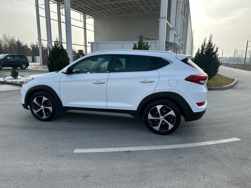 Hyundai Tucson Автомат, снимка 4 - Автомобили и джипове - 48769788