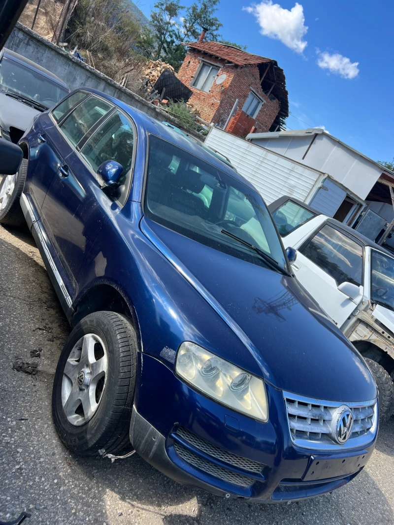 VW Touareg 2.5TDI-174к.с. Автоматик/ Кожа/ Подгрев/ Италия, снимка 3 - Автомобили и джипове - 51015120