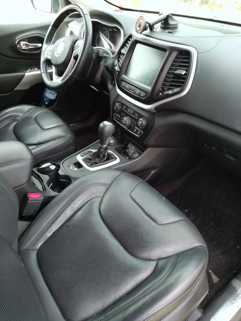 Jeep Cherokee Overland  , снимка 14 - Автомобили и джипове - 52347074