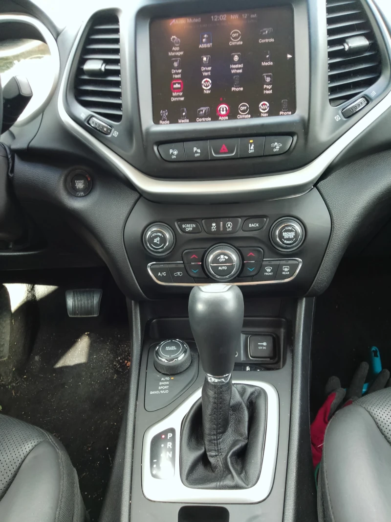 Jeep Cherokee Overland  , снимка 6 - Автомобили и джипове - 52347074