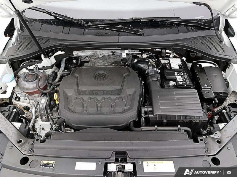 VW Tiguan * TrendlineONE OWNER, ACCIDENT FREE, AWD, THIRD RO, снимка 12 - Автомобили и джипове - 53572871