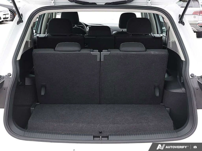 VW Tiguan * TrendlineONE OWNER, ACCIDENT FREE, AWD, THIRD RO, снимка 17 - Автомобили и джипове - 53572871