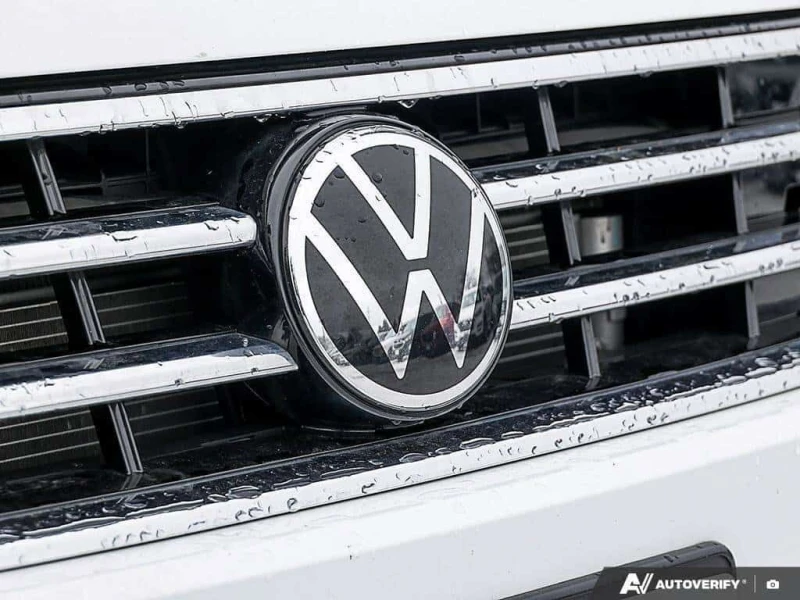 VW Tiguan * TrendlineONE OWNER, ACCIDENT FREE, AWD, THIRD RO, снимка 3 - Автомобили и джипове - 53572871