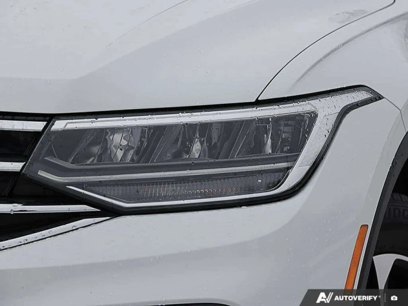 VW Tiguan * TrendlineONE OWNER, ACCIDENT FREE, AWD, THIRD RO, снимка 4 - Автомобили и джипове - 53572871