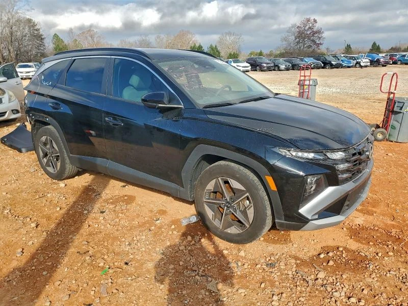 Hyundai Tucson 2.5L 4 Front-wheel Drive, снимка 10 - Автомобили и джипове - 53570800