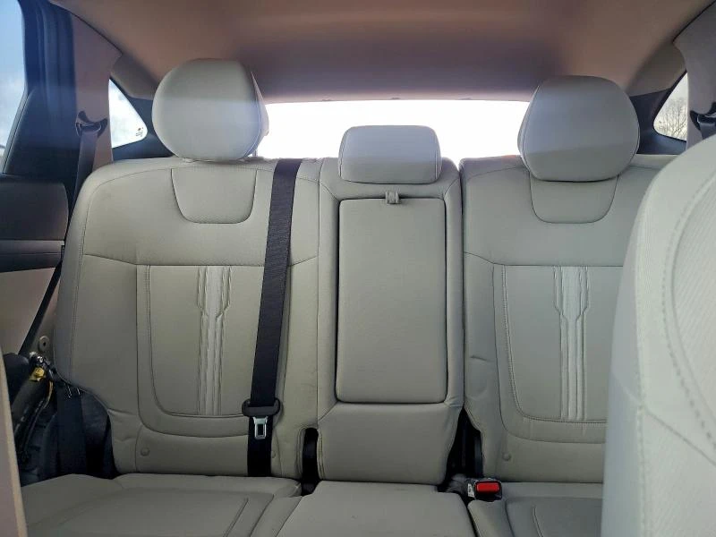 Hyundai Tucson 2.5L 4 Front-wheel Drive, снимка 3 - Автомобили и джипове - 53570800