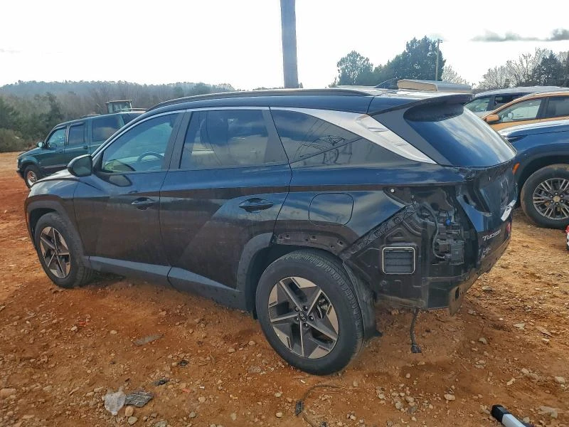 Hyundai Tucson 2.5L 4 Front-wheel Drive, снимка 8 - Автомобили и джипове - 53570800