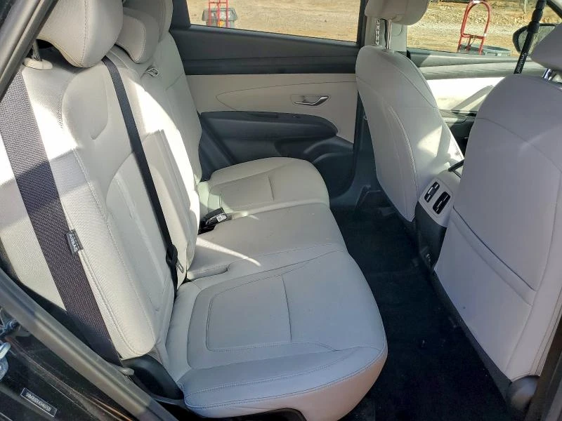 Hyundai Tucson 2.5L 4 Front-wheel Drive, снимка 4 - Автомобили и джипове - 53570800