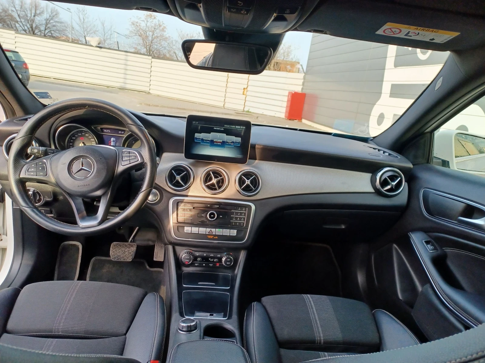 Mercedes-Benz GLA 200  - изображение 6