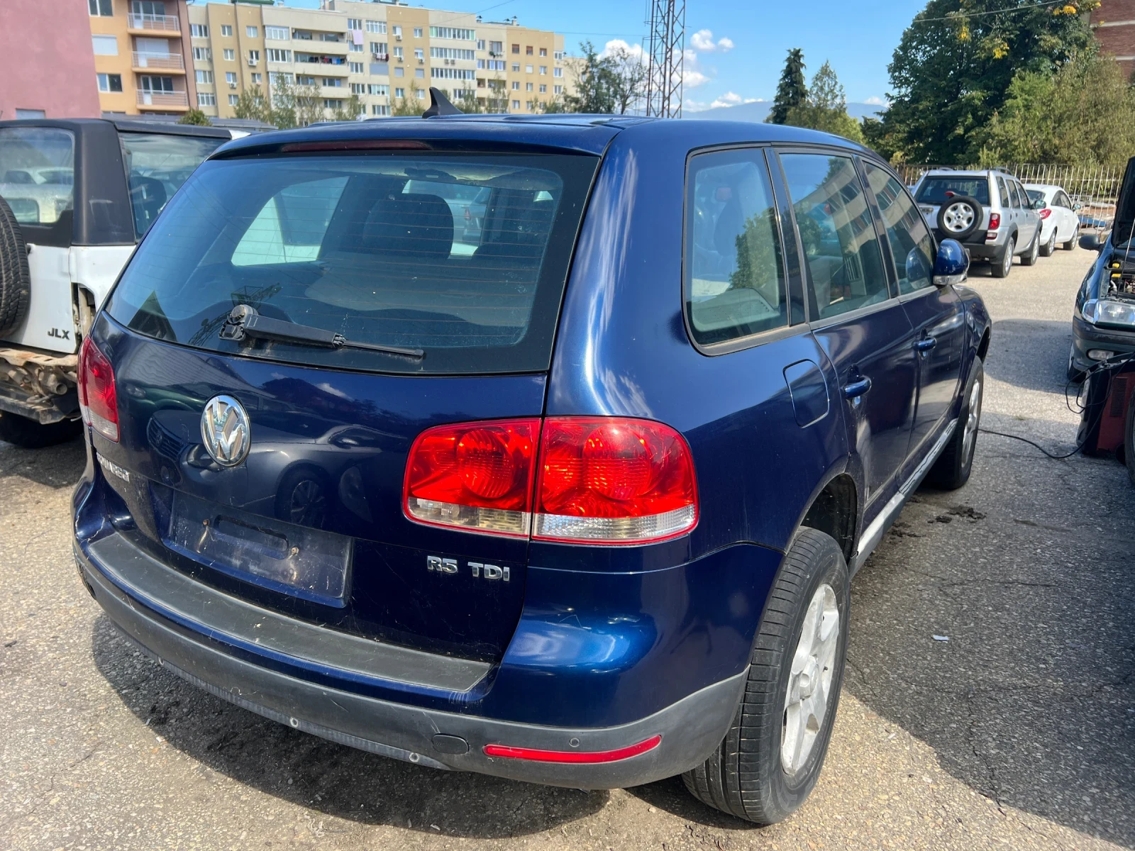 VW Touareg 2.5TDI-174к.с. Автоматик/ Кожа/ Подгрев/ Италия - изображение 4