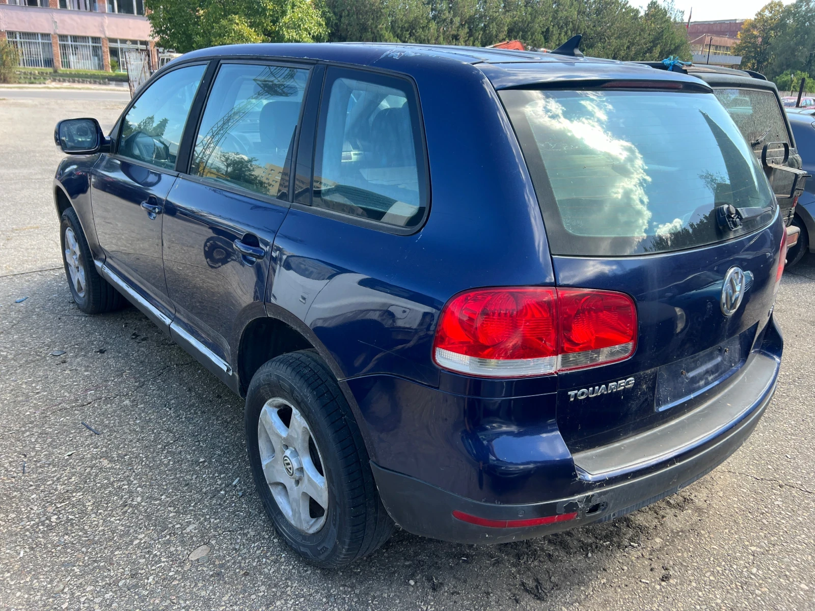 VW Touareg 2.5TDI-174к.с. Автоматик/ Кожа/ Подгрев/ Италия - изображение 5