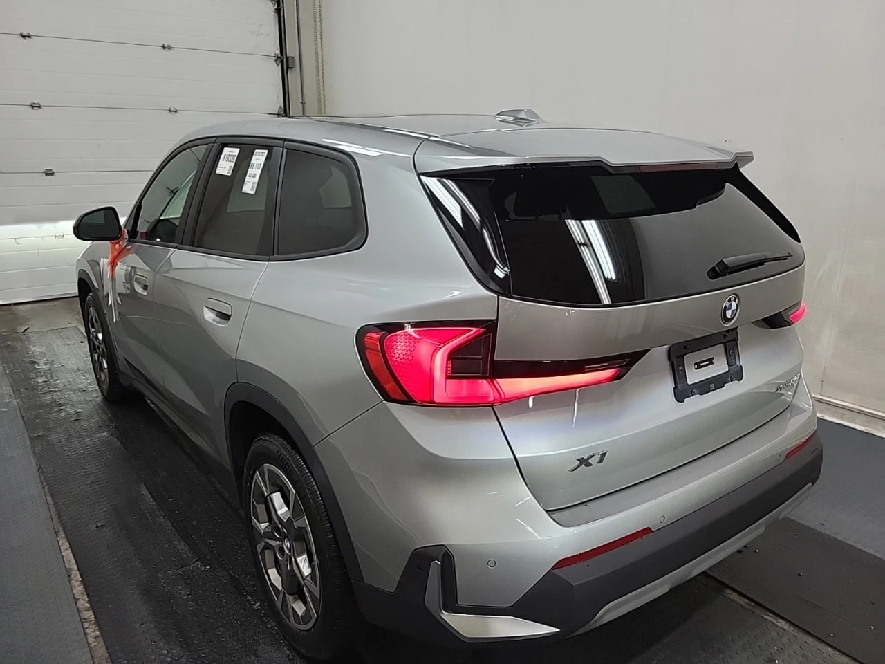 BMW X1 * АВТО КРЕДИТ* ЦЕНА ДО БГ * СЕРВИЗНА ИСТОРИЯ *  - изображение 6