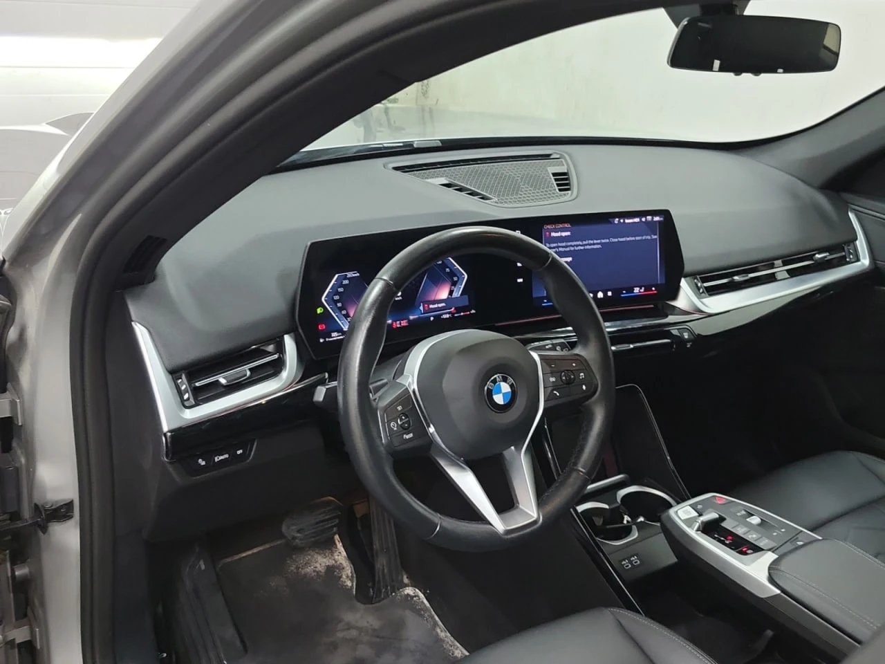 BMW X1 * АВТО КРЕДИТ* ЦЕНА ДО БГ * СЕРВИЗНА ИСТОРИЯ *  - изображение 9