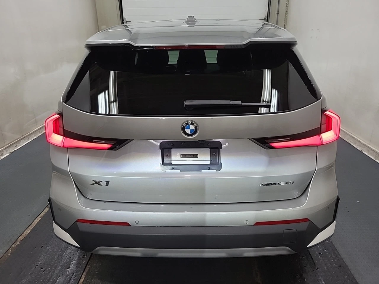 BMW X1 * АВТО КРЕДИТ* ЦЕНА ДО БГ * СЕРВИЗНА ИСТОРИЯ *  - изображение 5