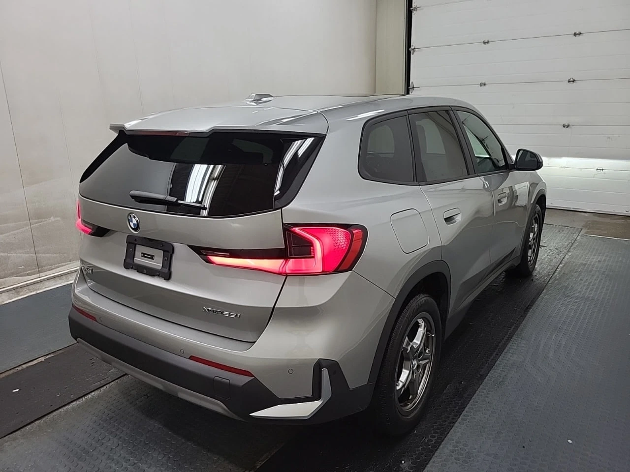 BMW X1 * АВТО КРЕДИТ* ЦЕНА ДО БГ * СЕРВИЗНА ИСТОРИЯ *  - изображение 4