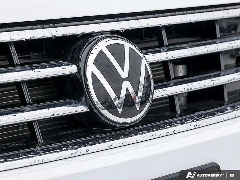 VW Tiguan * TrendlineONE OWNER, ACCIDENT FREE, AWD, THIRD RO - изображение 3