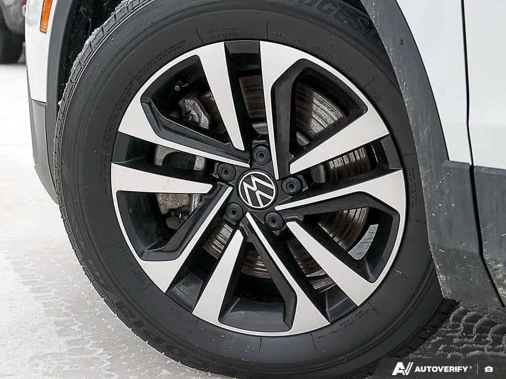 VW Tiguan * TrendlineONE OWNER, ACCIDENT FREE, AWD, THIRD RO - изображение 10