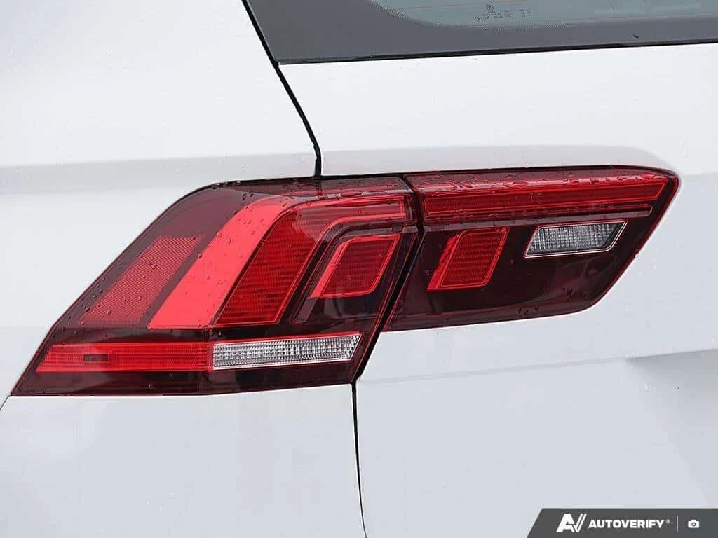 VW Tiguan * TrendlineONE OWNER, ACCIDENT FREE, AWD, THIRD RO - изображение 8