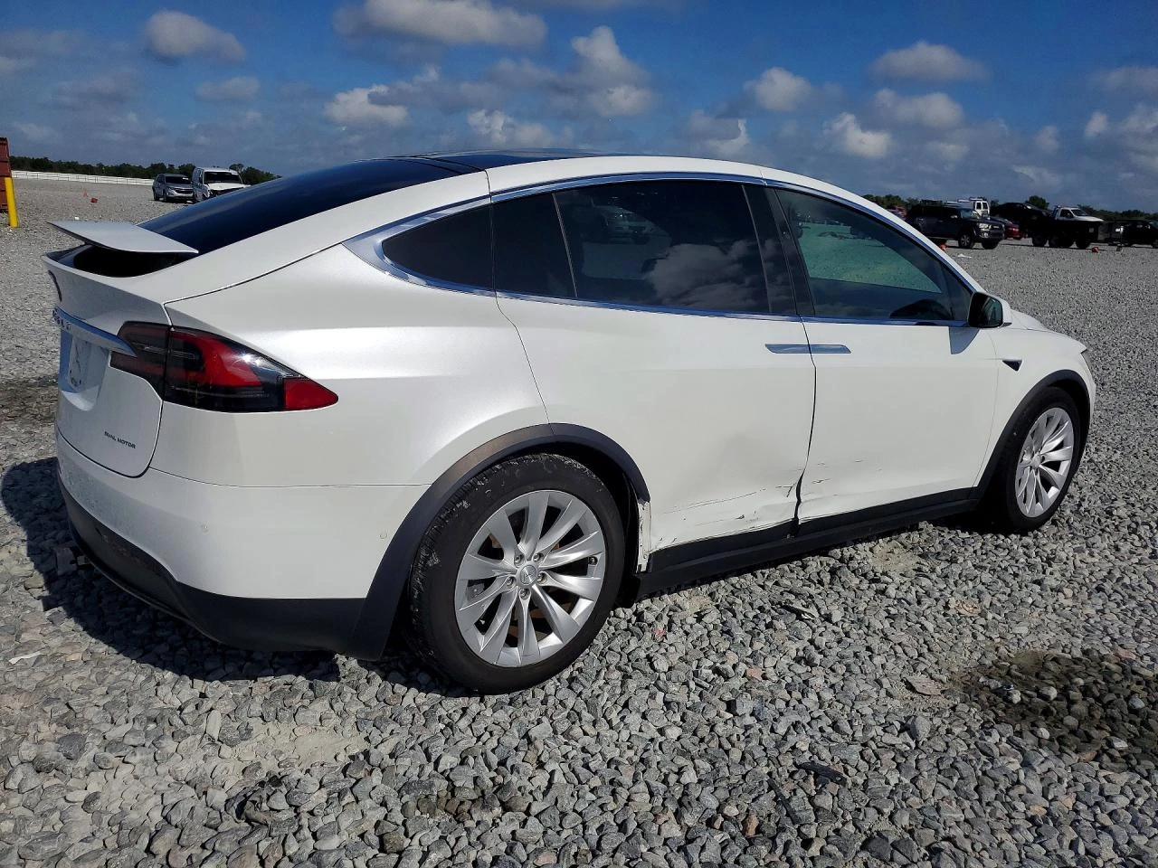 Tesla Model X * LONG RANGE* DUAL MOTOR* КОЖА* ПОДГРЕВ* ПАНОРАМА*, снимка 3 - Автомобили и джипове - 54719431