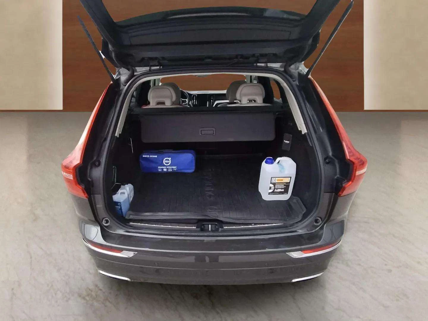 Volvo XC60 2.0 D5, снимка 12 - Автомобили и джипове - 54804511