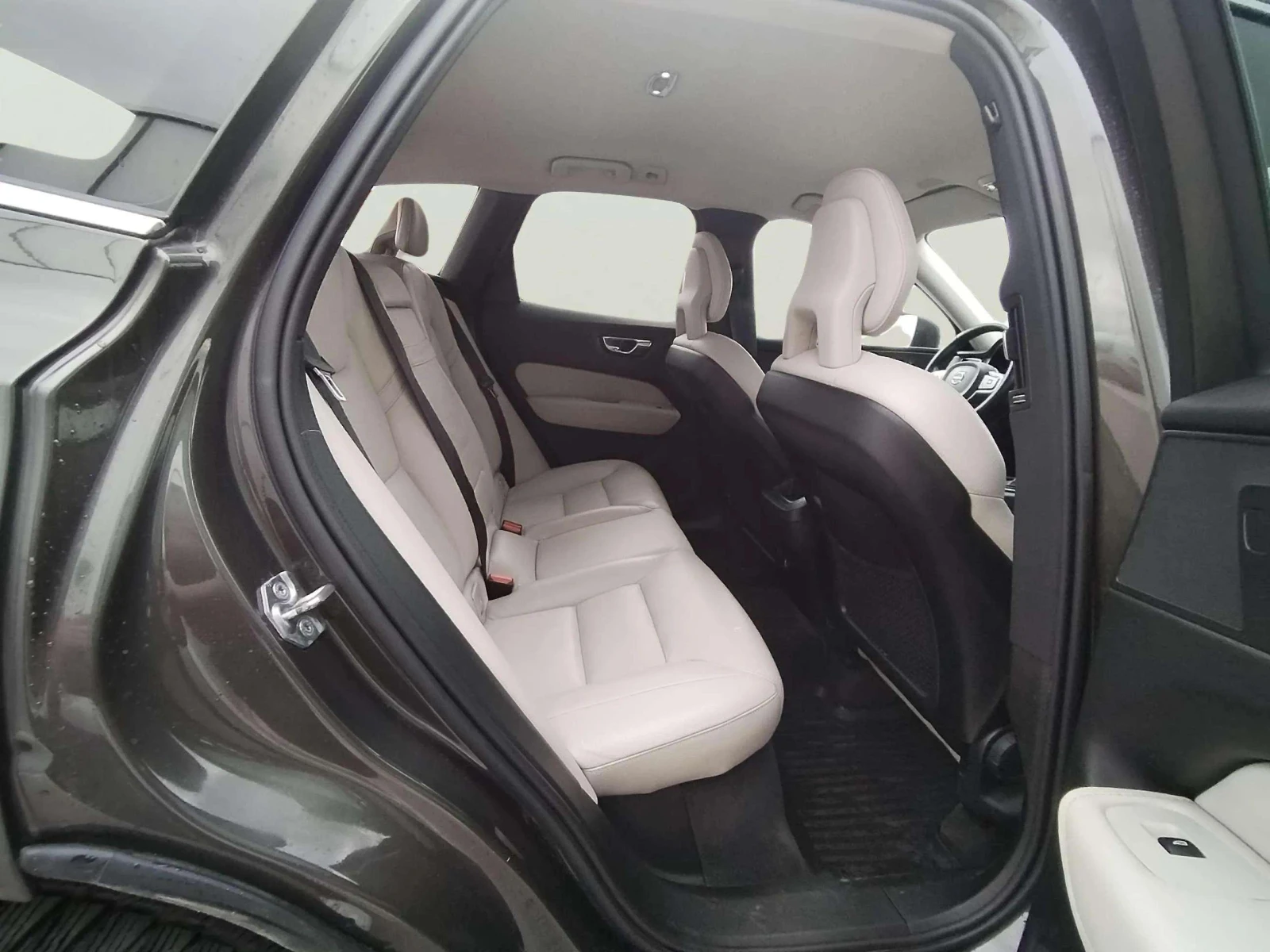 Volvo XC60 2.0 D5, снимка 10 - Автомобили и джипове - 54804511