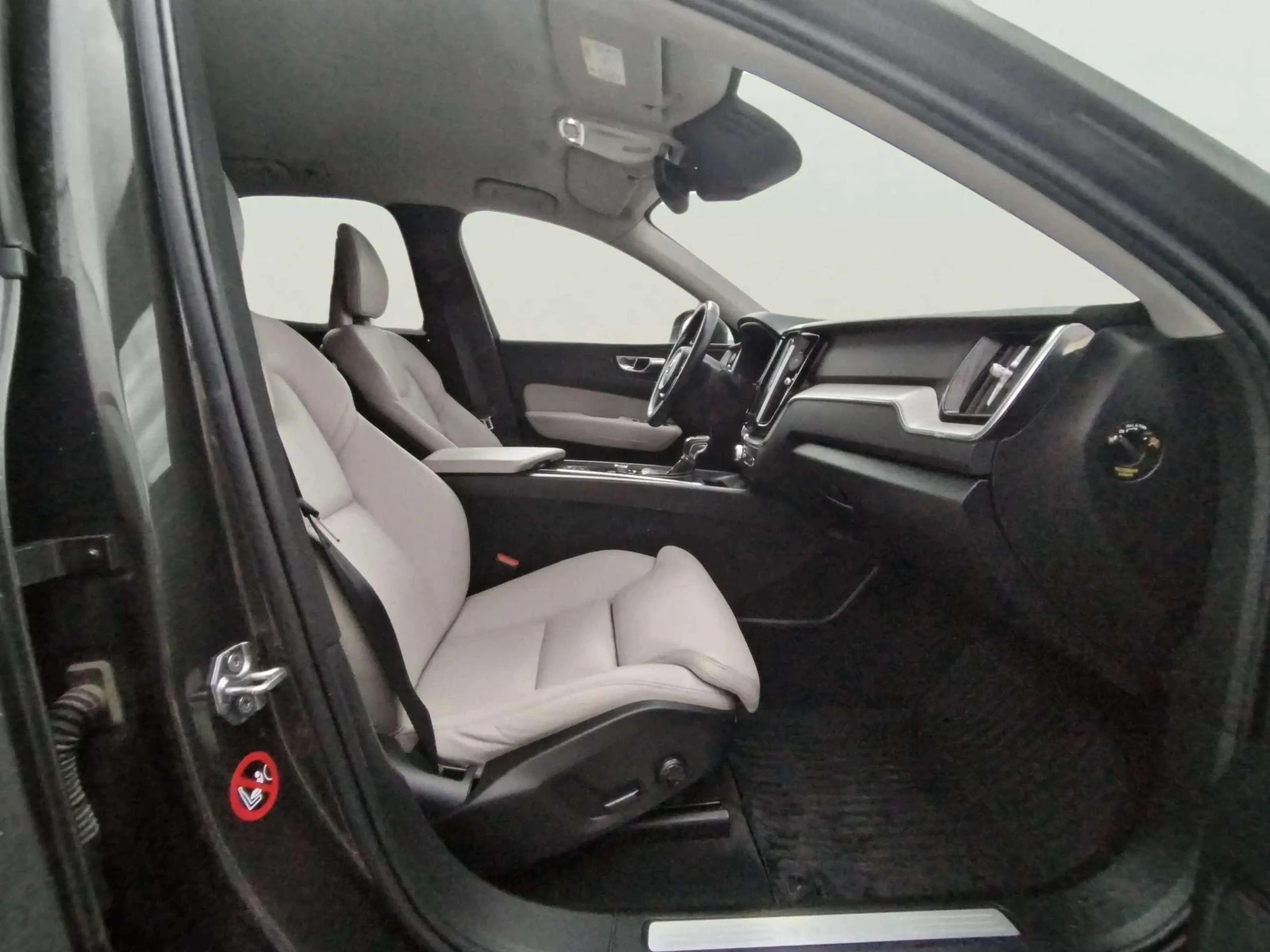 Volvo XC60 2.0 D5, снимка 9 - Автомобили и джипове - 54804511