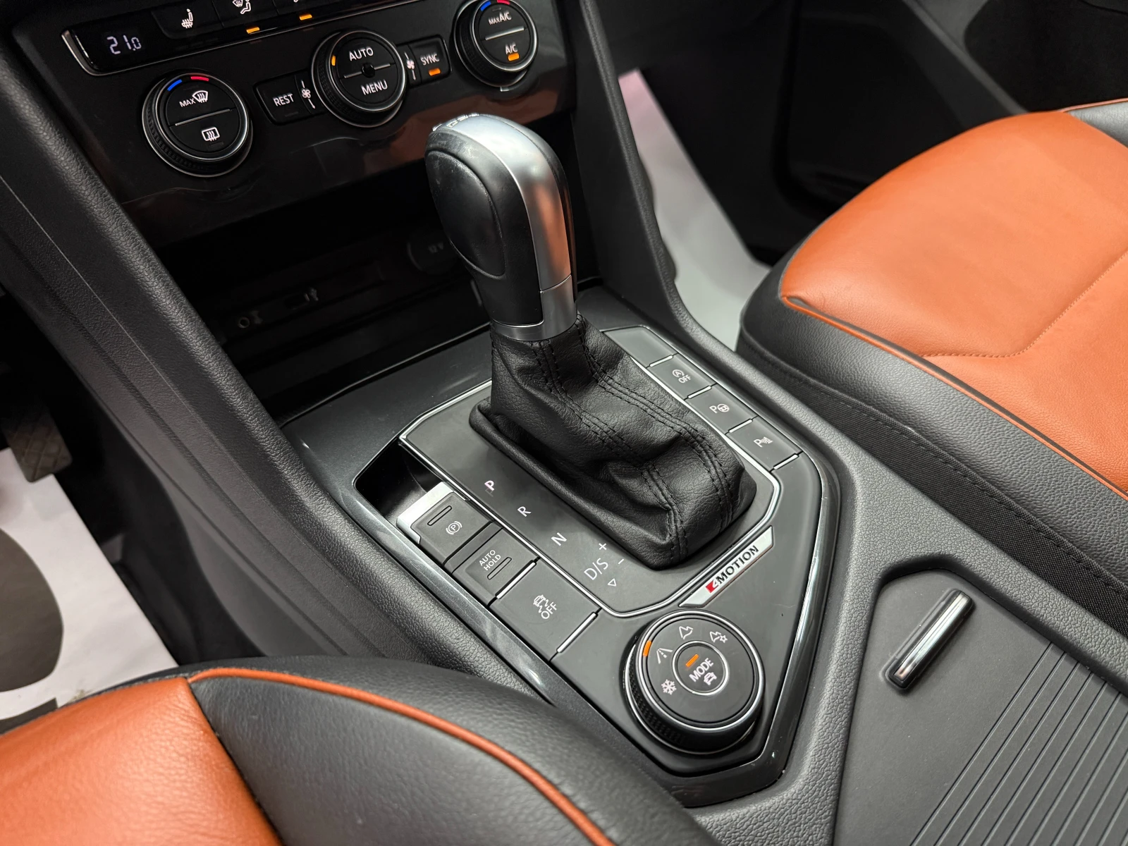 VW Tiguan 2.0d 150 к.с./ГАРАНЦИЯ, снимка 10 - Автомобили и джипове - 55537101