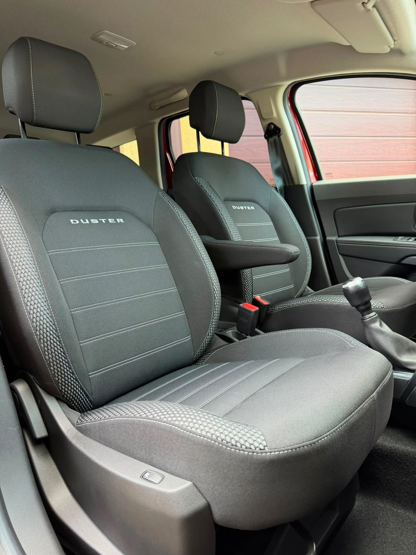 Dacia Duster 1.6i-LPG* PRESTIGE* ПЪЛНА СЕРВИЗНА ИСТОРИЯ!, снимка 8 - Автомобили и джипове - 55667430