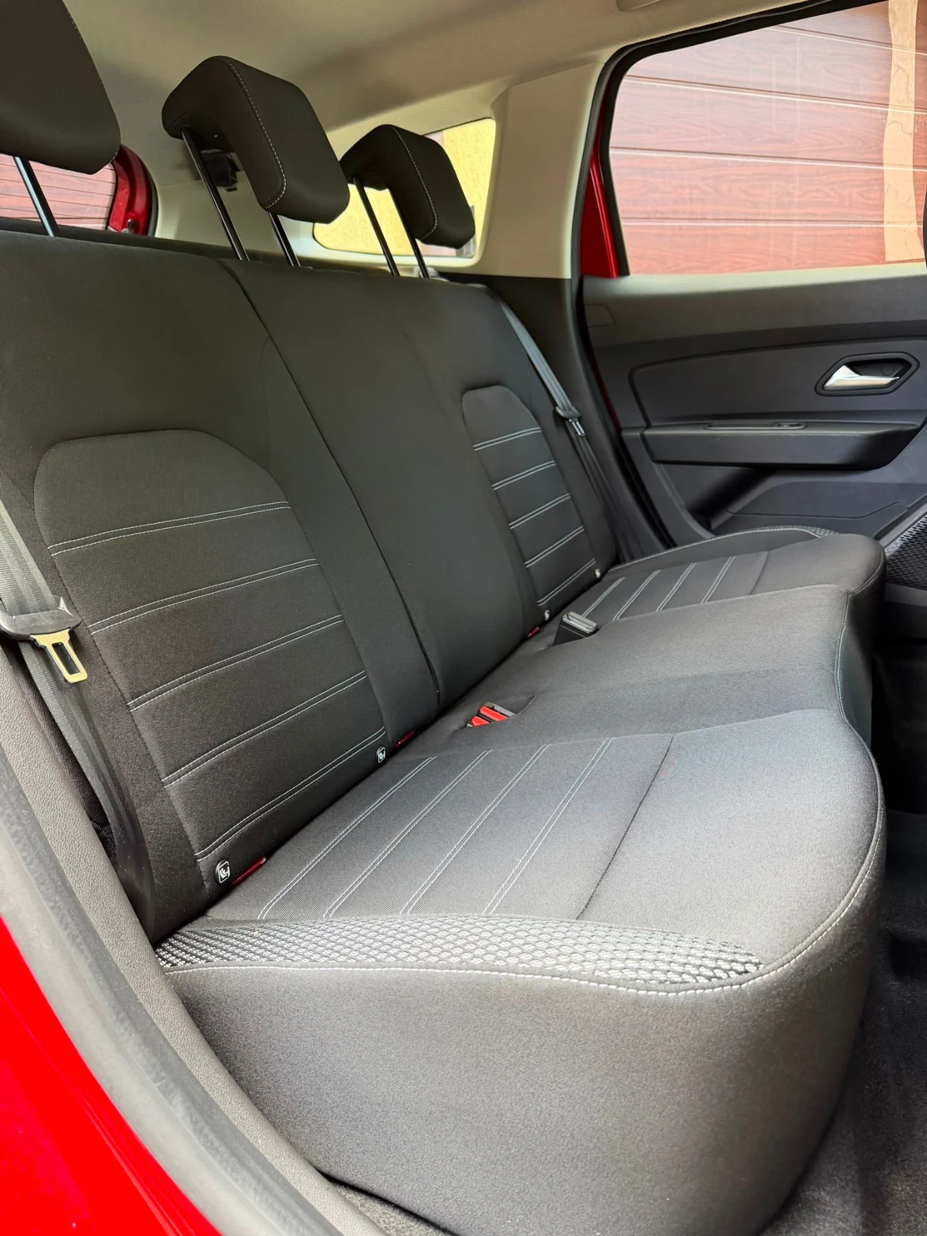 Dacia Duster 1.6i-LPG* PRESTIGE* ПЪЛНА СЕРВИЗНА ИСТОРИЯ!, снимка 9 - Автомобили и джипове - 55667430