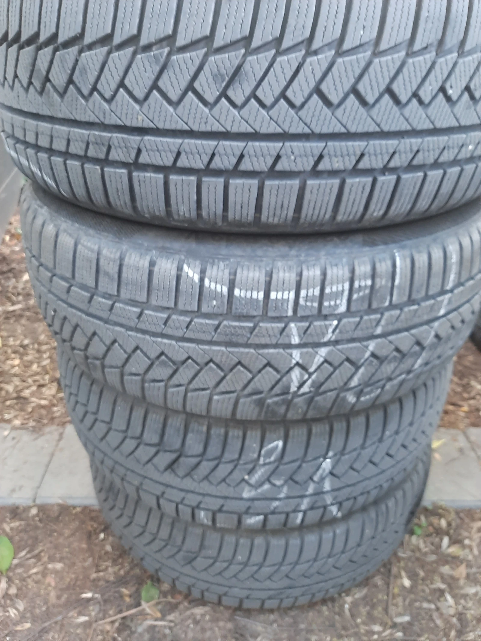 Гуми Зимни 235/50R19, снимка 6 - Гуми и джанти - 55978192