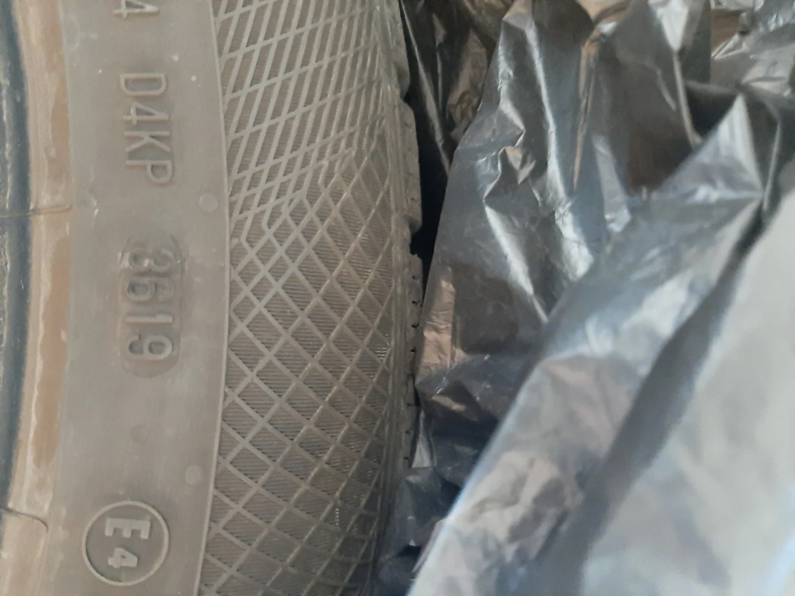 Гуми Зимни 235/50R19, снимка 3 - Гуми и джанти - 55978192