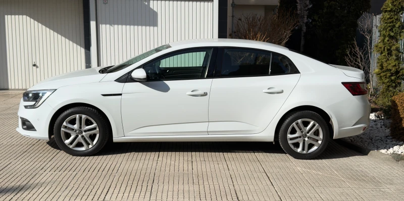 Renault Megane 1.3 TCE MT/Гаранционен, снимка 8 - Автомобили и джипове - 44574359