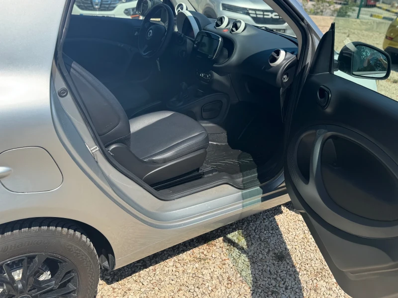Smart Fortwo EQ 22kW, снимка 12 - Автомобили и джипове - 50997211