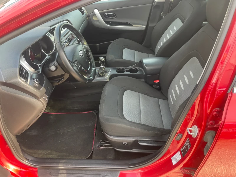 Kia Ceed 1.6 CRDi Full Top, снимка 10 - Автомобили и джипове - 51191282