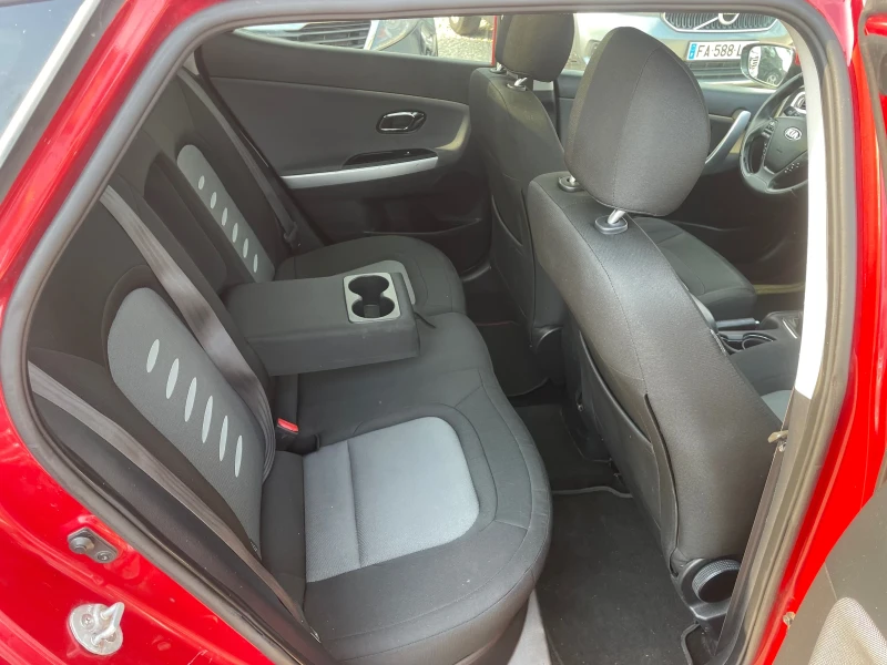 Kia Ceed 1.6 CRDi Full Top, снимка 12 - Автомобили и джипове - 51191282