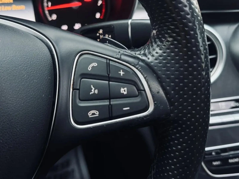 Mercedes-Benz C 300 AMG Пакет* Амбиент* Пано, снимка 12 - Автомобили и джипове - 52317631