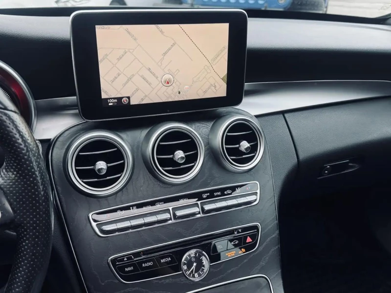 Mercedes-Benz C 300 AMG Пакет* Амбиент* Пано, снимка 9 - Автомобили и джипове - 52317631