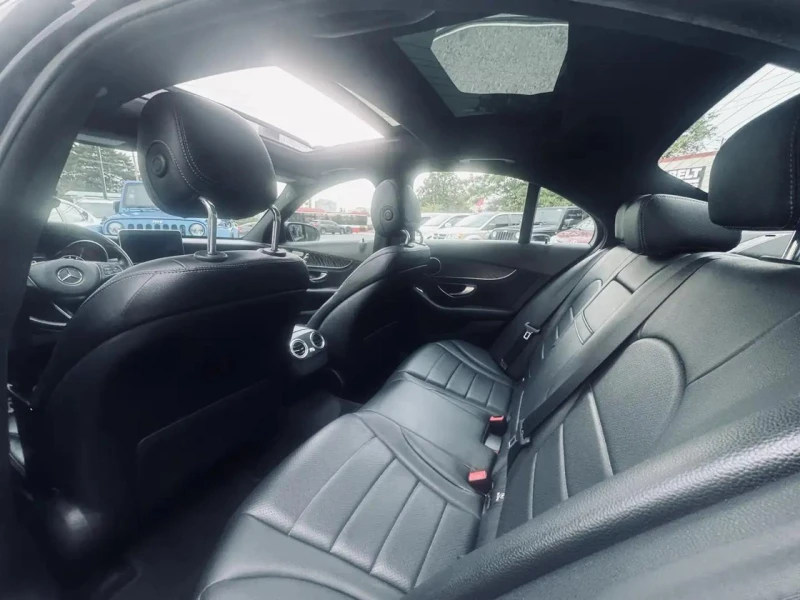 Mercedes-Benz C 300 AMG Пакет* Амбиент* Пано, снимка 7 - Автомобили и джипове - 52317631