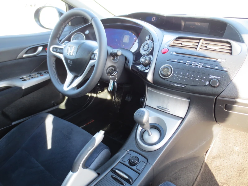 Honda Civic 1.4 VVT-I, снимка 12 - Автомобили и джипове - 52626008