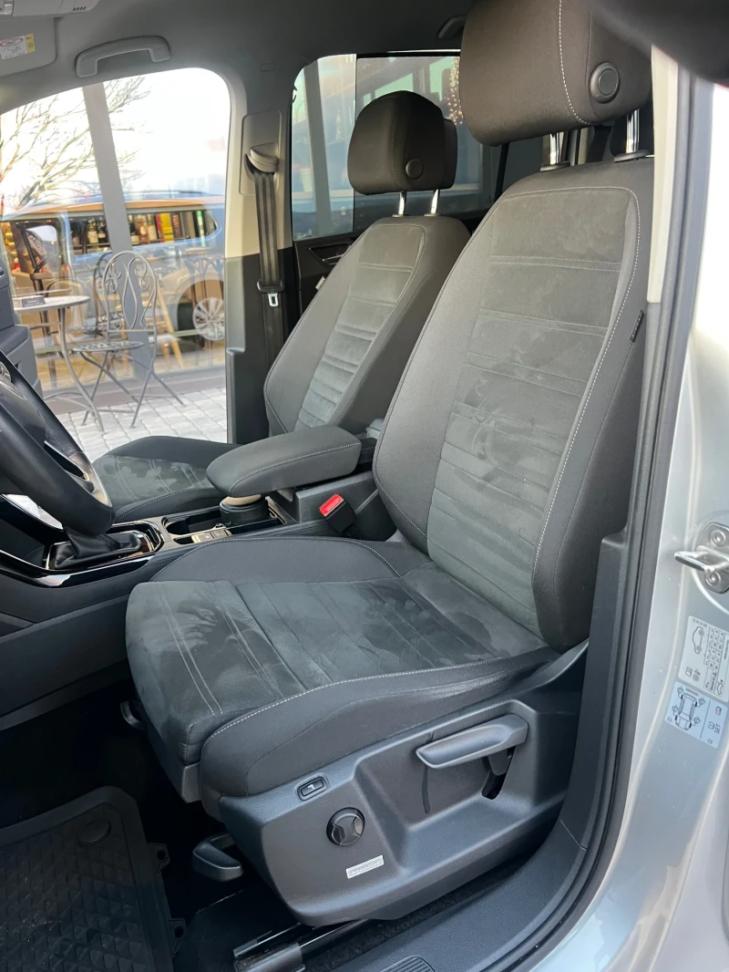 VW Touran 2.0TDI, снимка 11 - Автомобили и джипове - 52696786